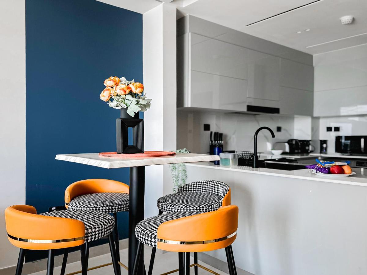 Trophy - Luxury Canal View Suites. Apartment