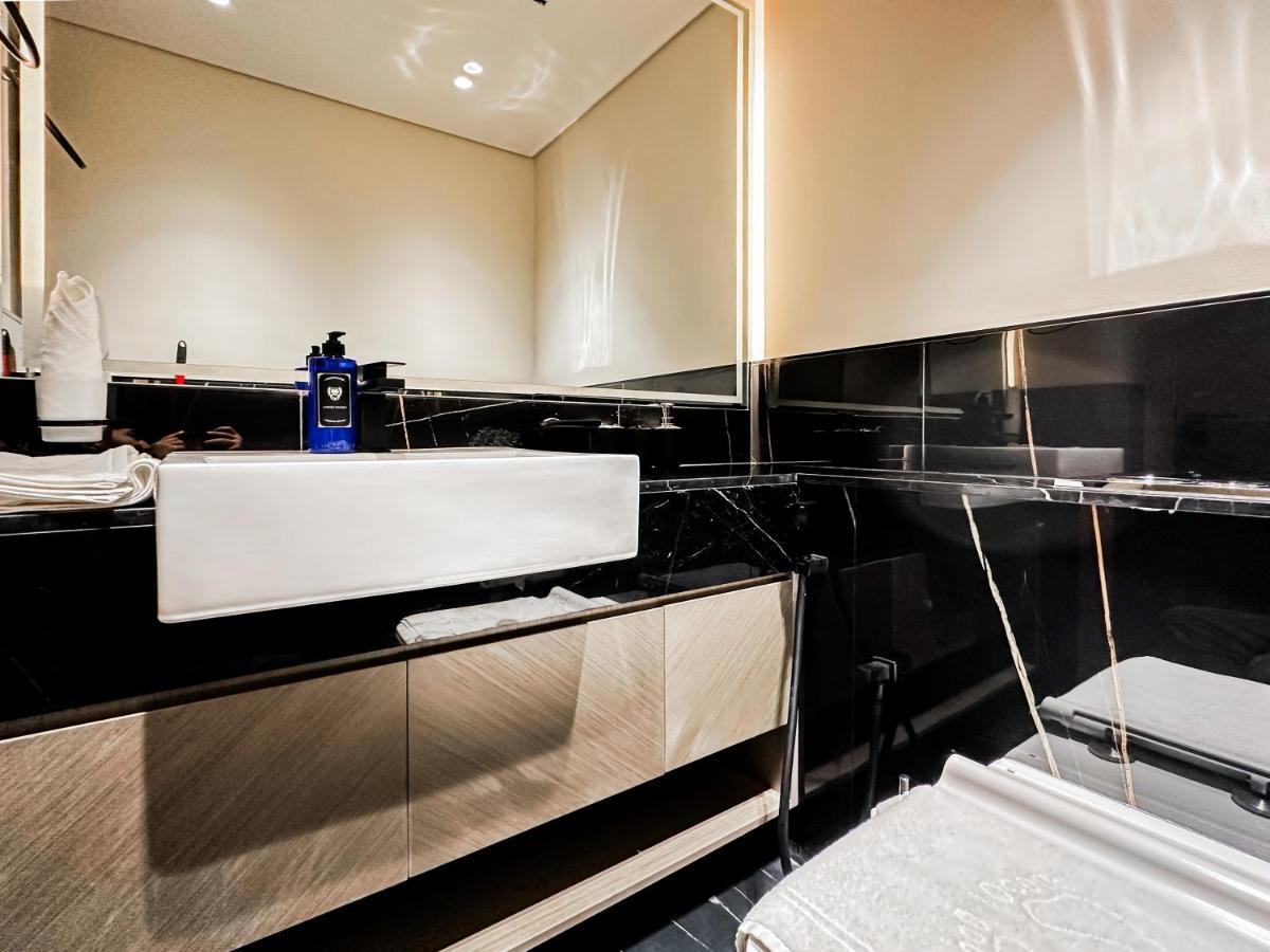 Trophy - Luxury Canal View Suites. Apartment *