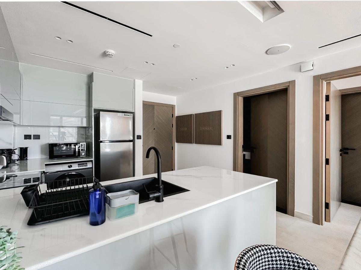 Trophy - Luxury Canal View Suites. Apartment *