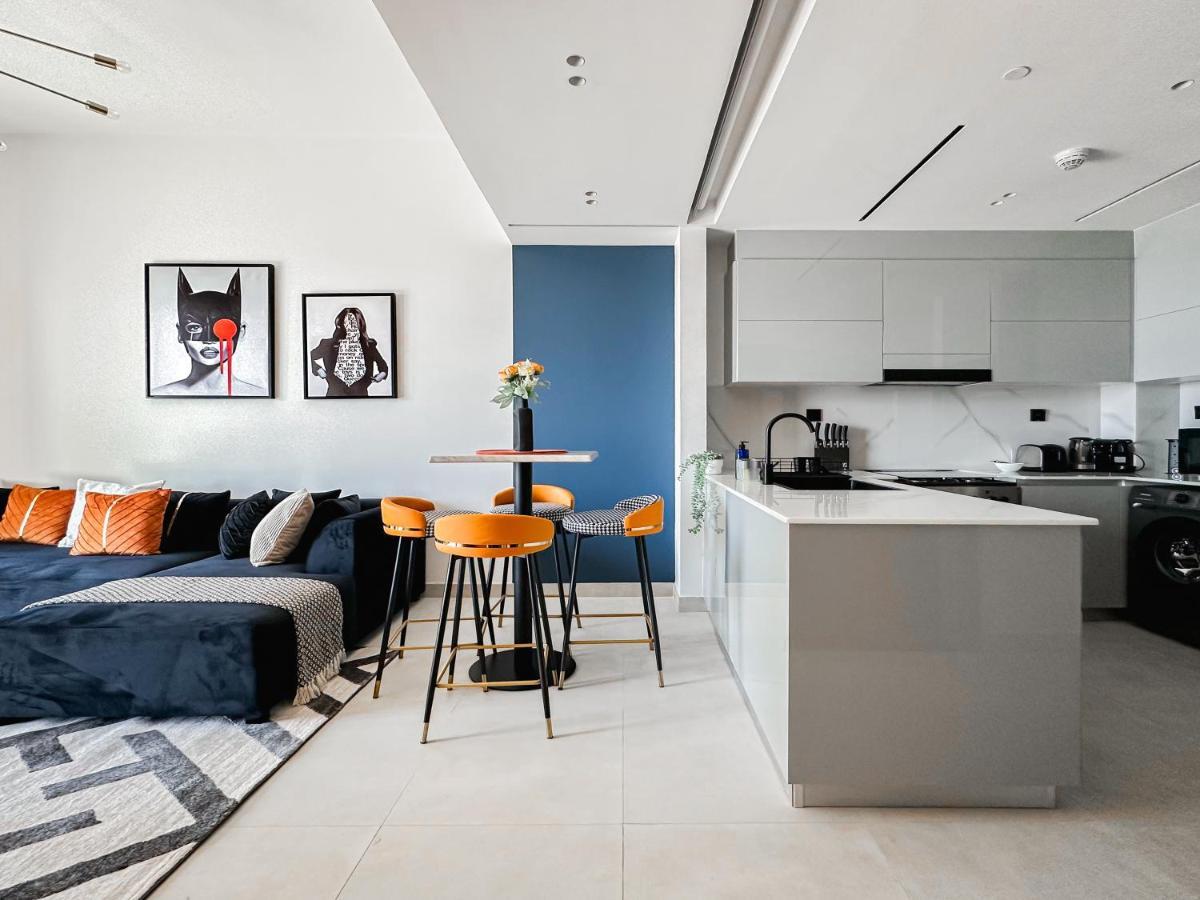 Apartment Trophy - Luxury Canal View Suites. Dubai