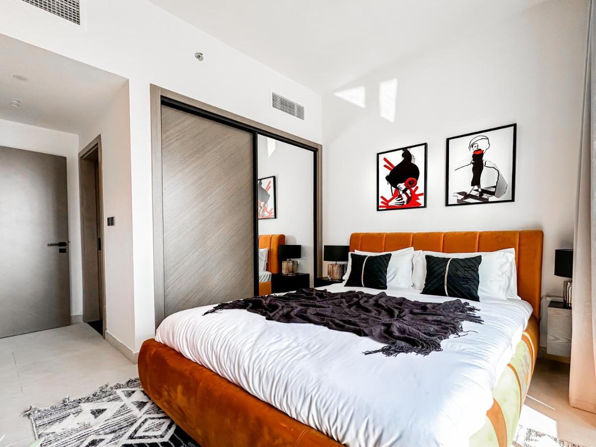 Trophy - Luxury Canal View Suites.