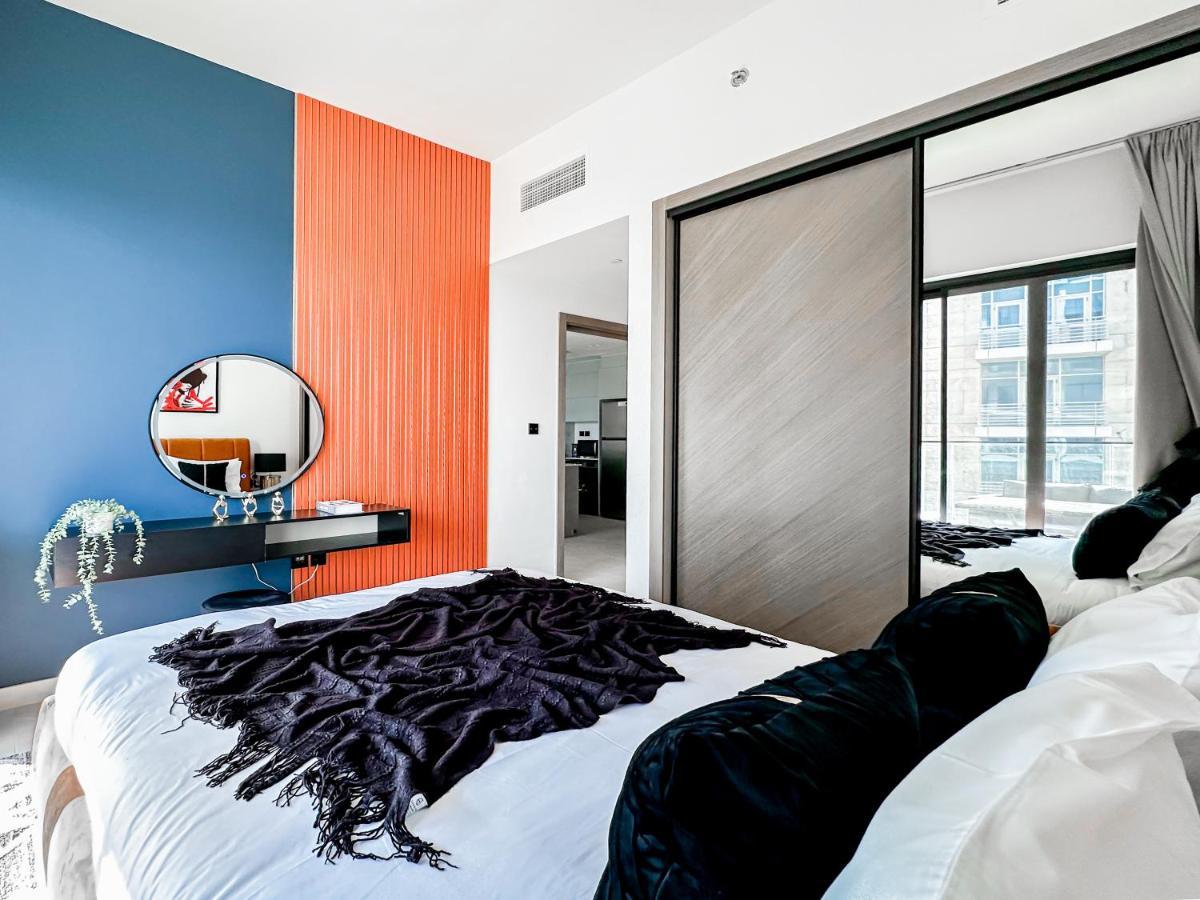 Apartment Trophy - Luxury Canal View Suites. Dubai