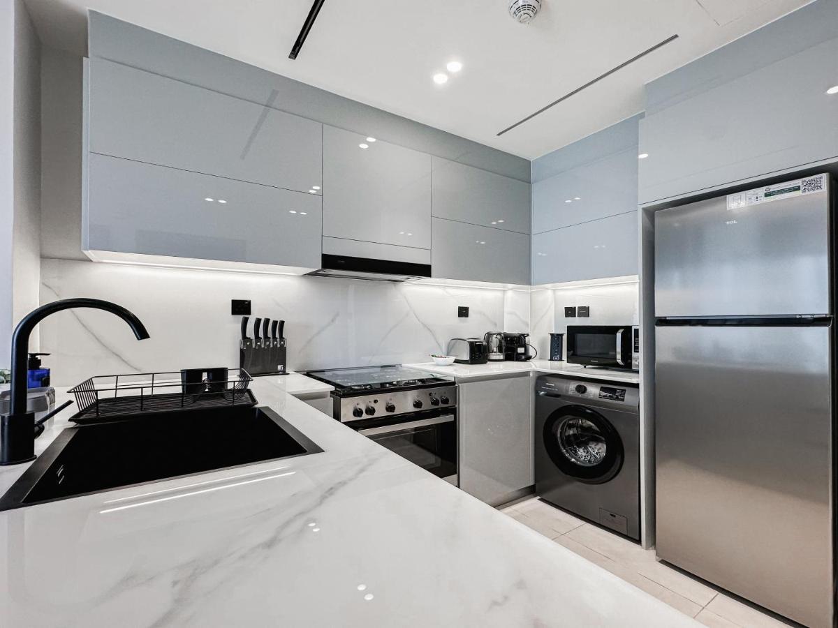 Trophy - Luxury Canal View Suites.