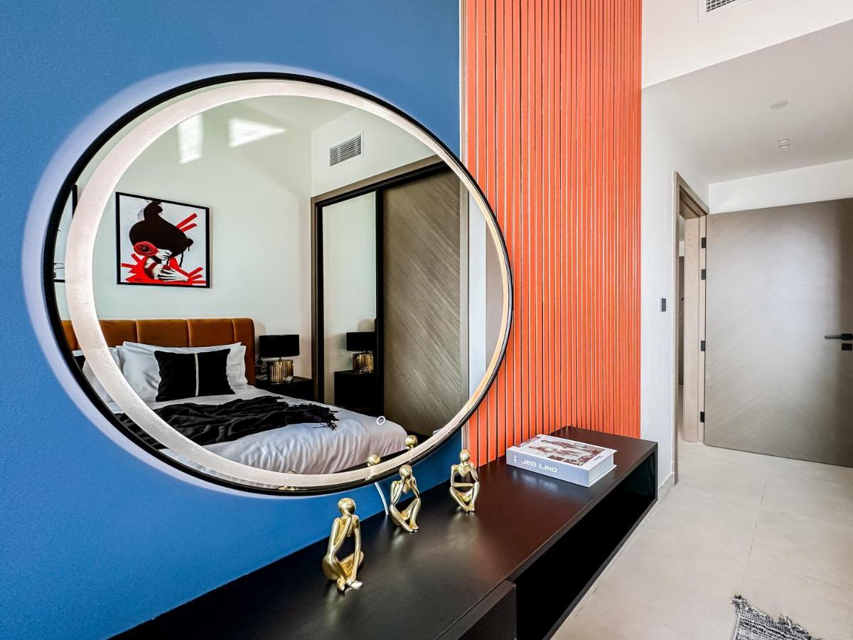 Trophy - Luxury Canal View Suites.